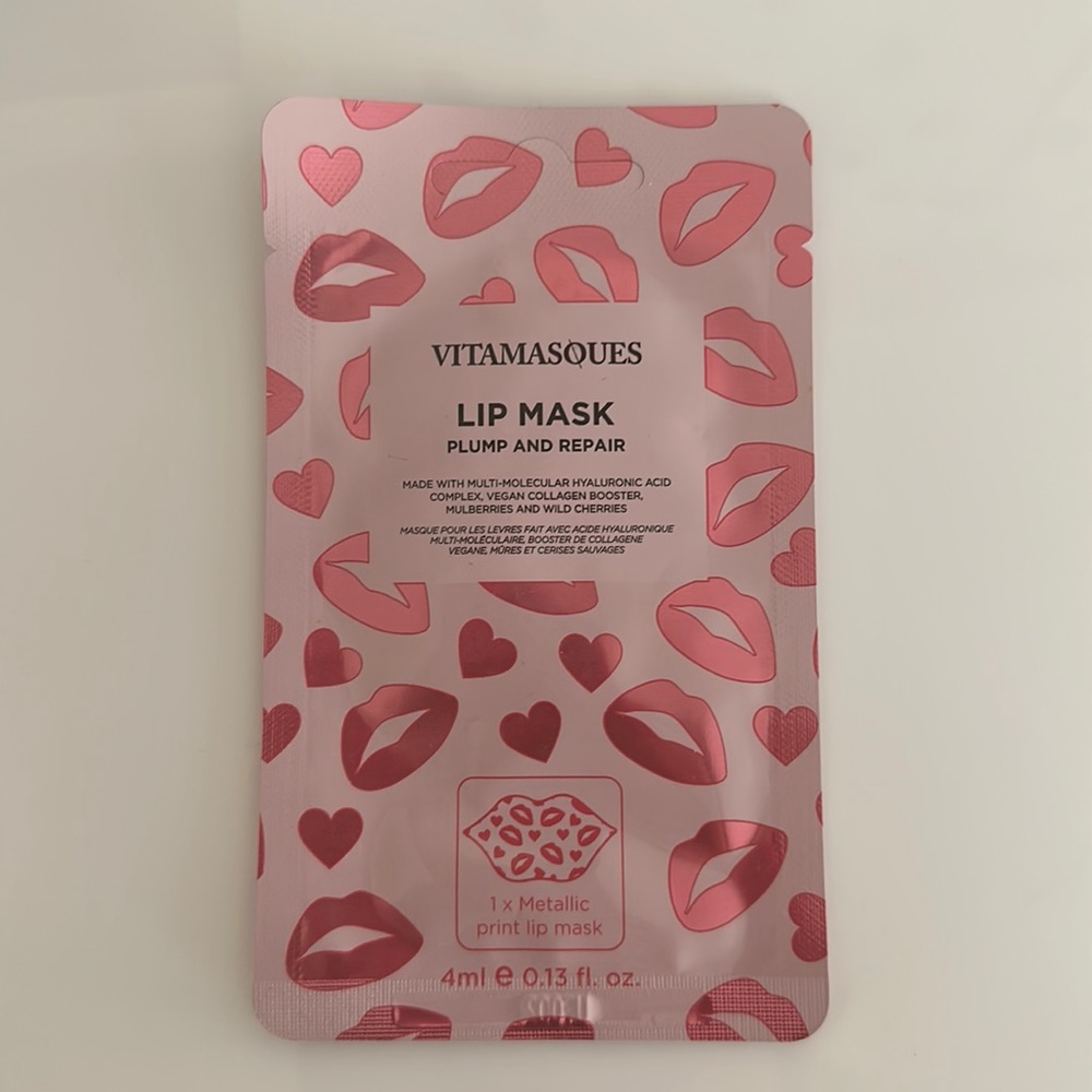 A very good lip mask